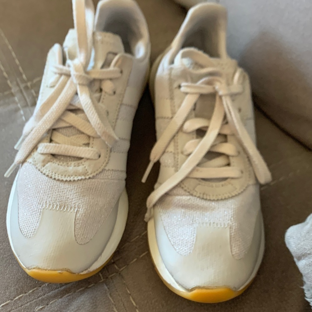 Women’s Adidas Lniki Runner Gray Sneakers